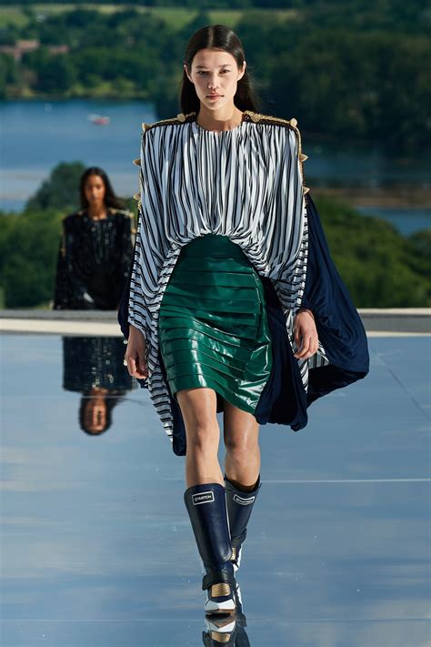 Louis Vuitton’s Cruise 2022 Collection Was A Utopian Paradise.